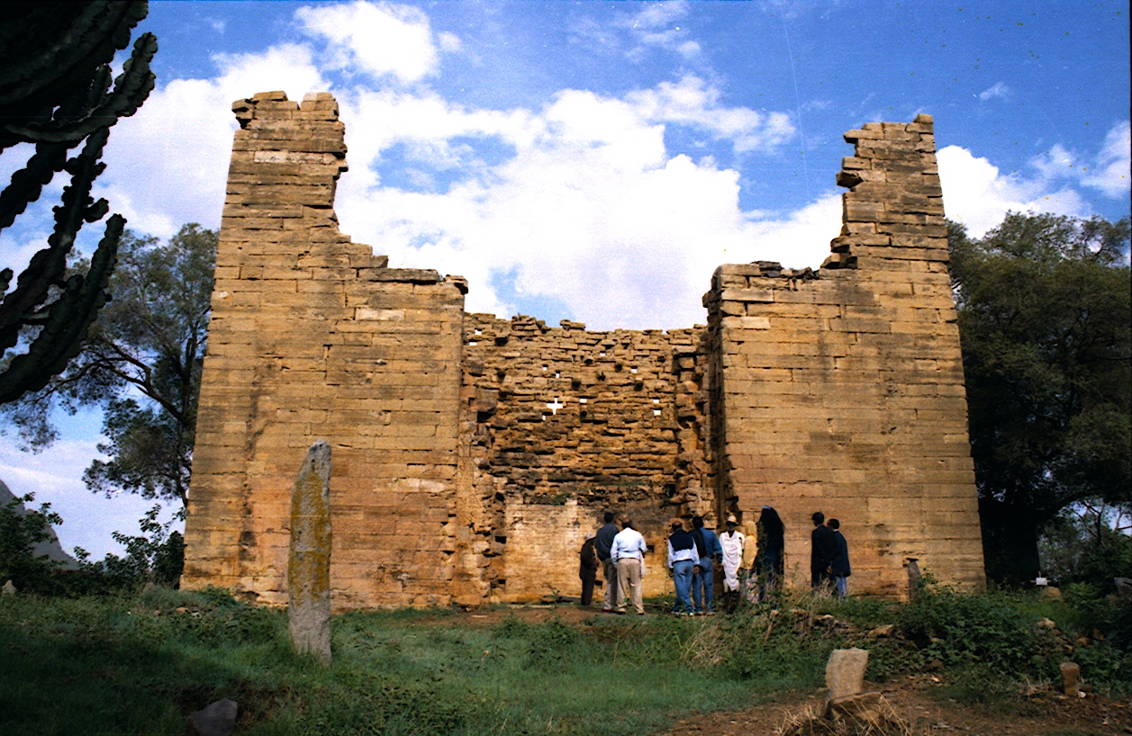 http://www.lessthanthree-productions.com/A++/Ethiopia/Pictures/HISTORICAL%20ROUTE/YEHA%20PALACE.jpg